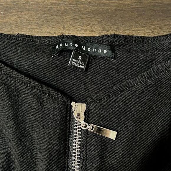 Mini black dress with short sleeves - Picture 3 of 10